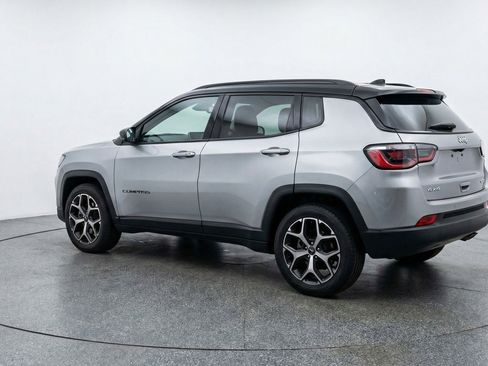 Used 2025 Jeep Compass Limited image 6