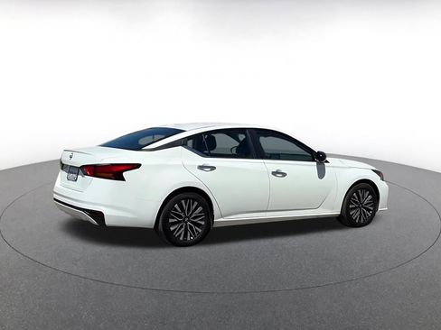 Used 2025 Nissan Altima 2.5 SV image 14