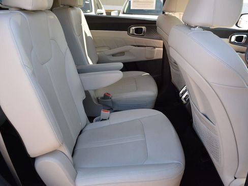 Used 2023 Kia Sorento SX AWD/4WD image 17