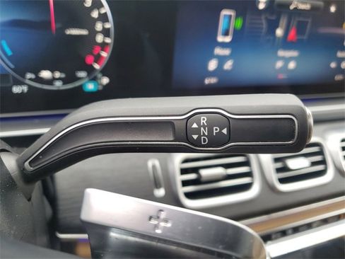 Used 2025 Mercedes-Benz GLE 450e 4MATIC image 34