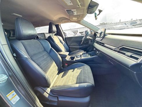 Used 2023 Mitsubishi Outlander SE image 33