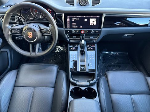 Used 2025 Porsche Macan image 6