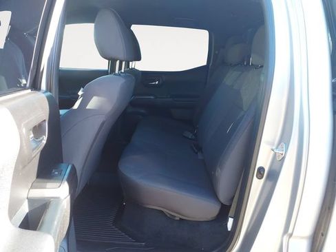 Used 2018 Toyota Tacoma TRD Off-Road w/ Technology Package AWD/4WD image 13