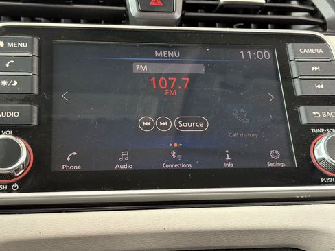 Used 2021 Nissan Versa SV image 19