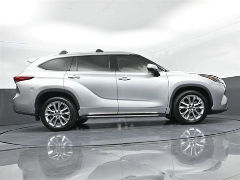 Used 2021 Toyota Highlander Limited FWD image 37