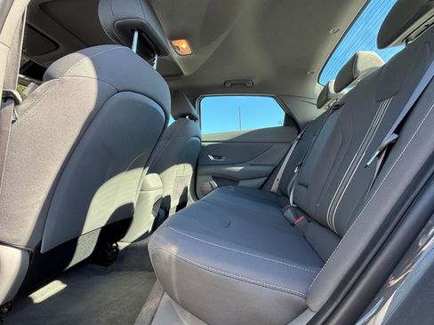 Used 2025 Hyundai Elantra SEL image 25