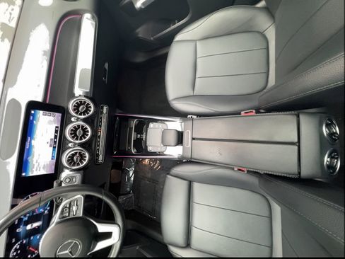 Used 2022 Mercedes-Benz GLB 250 4MATIC w/ Premium Package Lite image 35