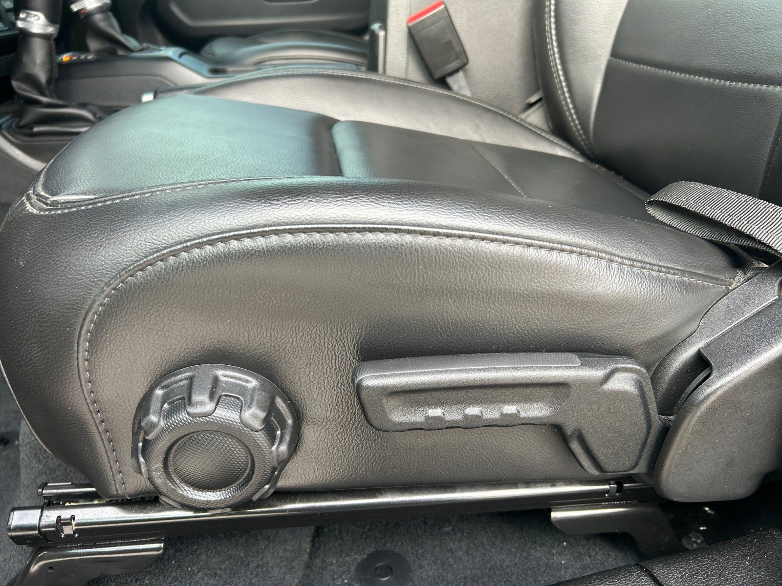 Used 2022 Jeep Gladiator Sport AWD/4WD image 17