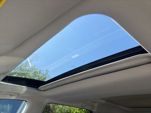 Used 2017 Nissan Pathfinder Platinum w/ Family Entertainment Package image 25