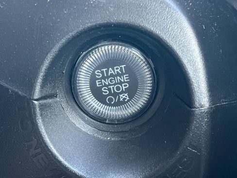 Used 2023 Jeep Renegade Latitude AWD/4WD image 24