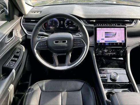 Used 2023 Jeep Grand Cherokee Limited w/ Luxury Tech Group II AWD/4WD image 5