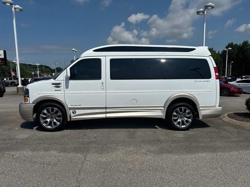 Used 2023 Chevrolet Express 2500 RWD image 6