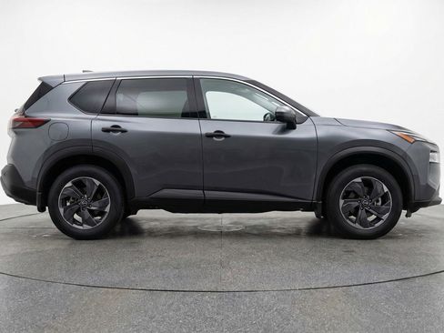 Used 2025 Nissan Rogue SV image 9