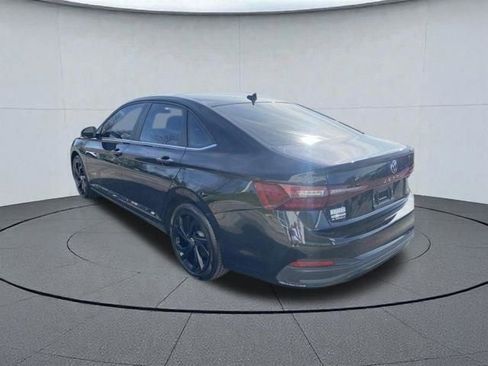 Used 2025 Volkswagen Jetta SE FWD image 6
