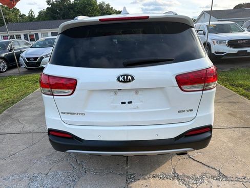 Used 2018 Kia Sorento EX FWD image 9