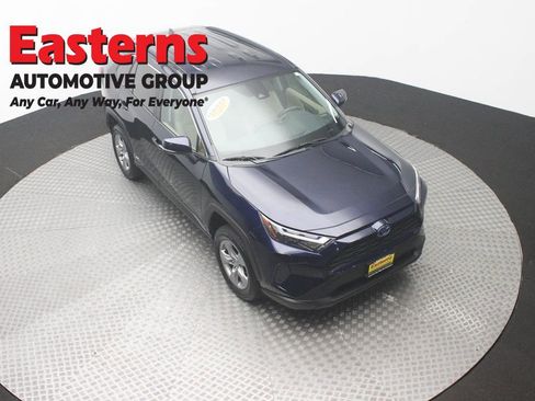 Used 2022 Toyota RAV4 XLE AWD/4WD image 3