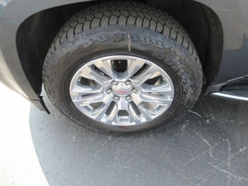 Used 2019 GMC Yukon XL SLT w/ Open Road Package AWD/4WD image 14