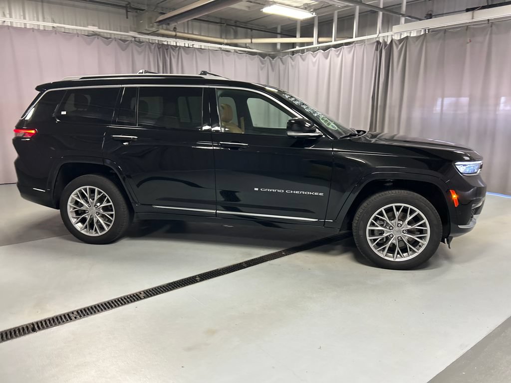 Used 2023 Jeep Grand Cherokee L Summit w/ Advanced Protech Group IV AWD/4WD image 8