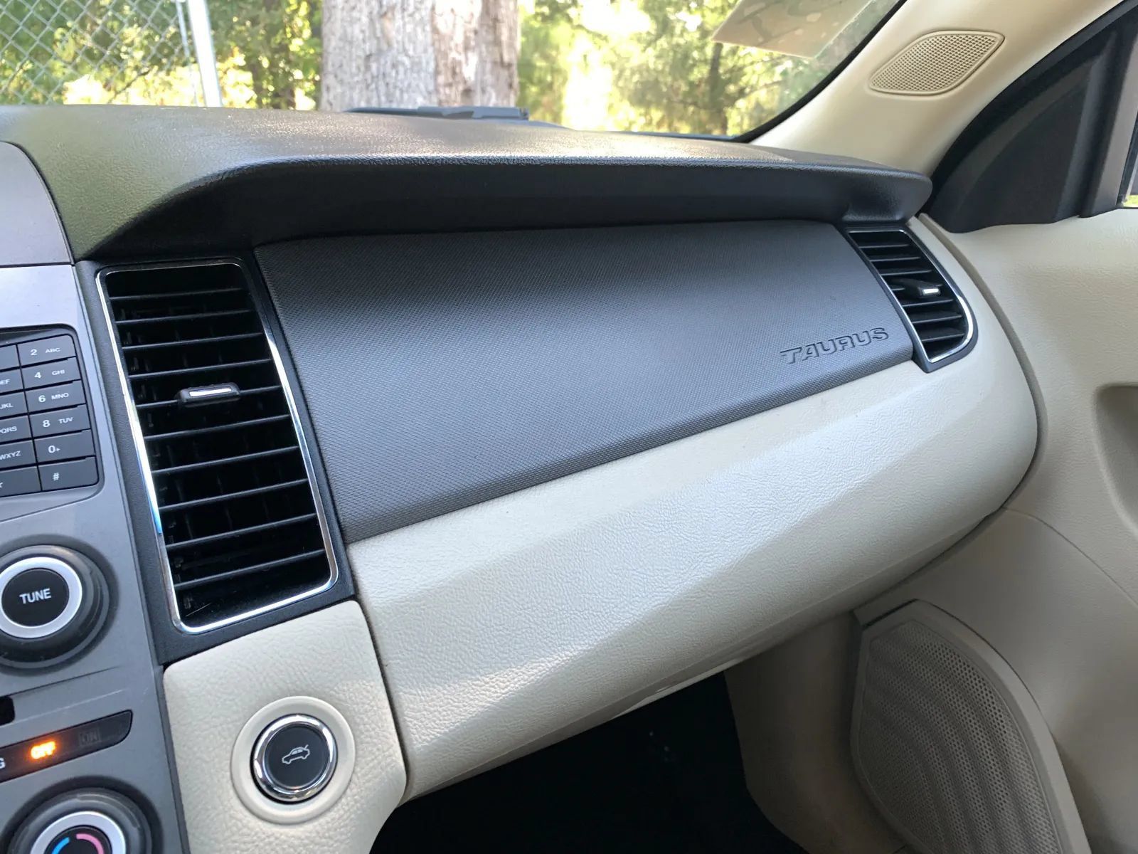 Used 2019 Ford Taurus SE FWD image 19