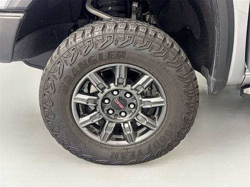 Used 2024 GMC Sierra 1500 AT4X image 32