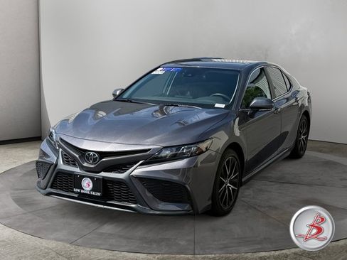 Used 2024 Toyota Camry SE w/ Blackout Package (TMS) FWD image 3
