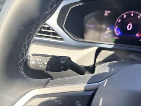 New 2024 Volkswagen Taos SE image 19