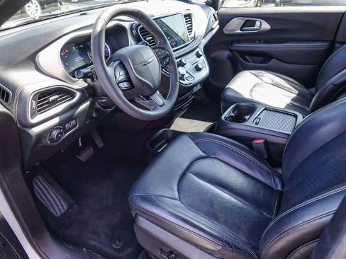 Used 2022 Chrysler Pacifica Touring-L w/ S Appearance Package FWD image 16