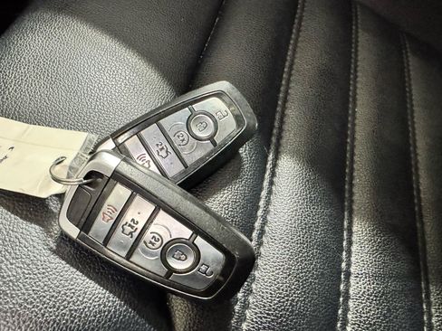 Used 2019 Ford Fusion SEL FWD image 22