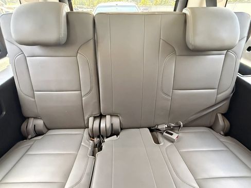 Used 2019 Chevrolet Suburban LT RWD image 23
