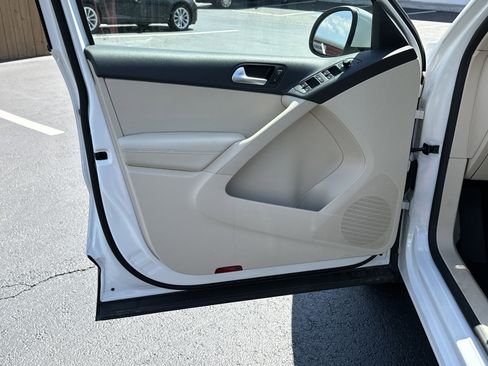 Used 2014 Volkswagen Tiguan S FWD image 10