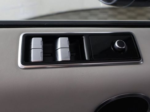 Used 2022 Land Rover Range Rover Sport SVR image 40
