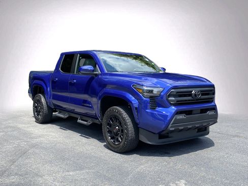 Used 2025 Toyota Tacoma SR5 RWD image 2