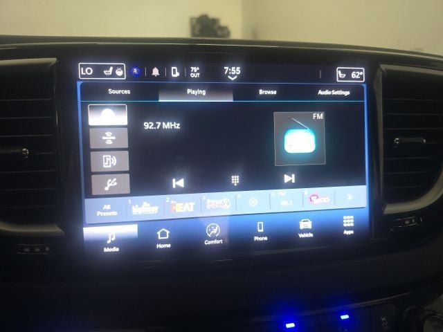Used 2024 Chrysler Pacifica Touring-L FWD image 20