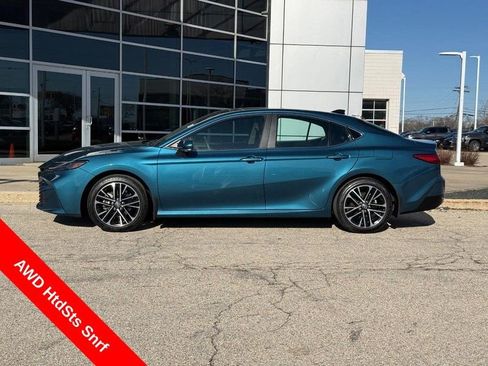 Used 2025 Toyota Camry XLE AWD/4WD image 6