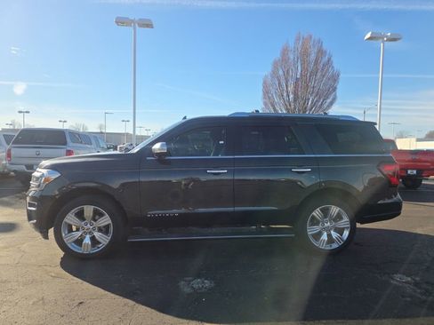 Used 2023 Ford Expedition Platinum image 3