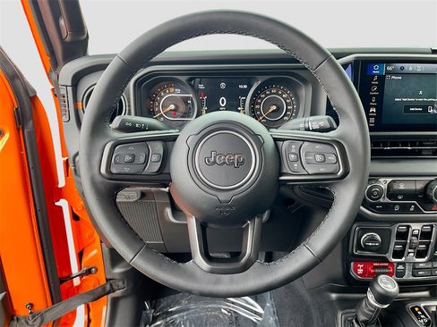 Certified 2025 Jeep Gladiator Mojave image 11