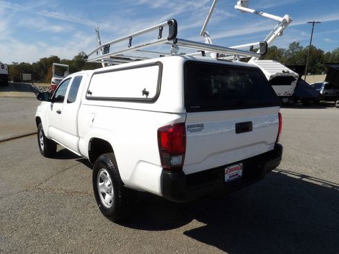Used 2022 Toyota Tacoma SR image 5