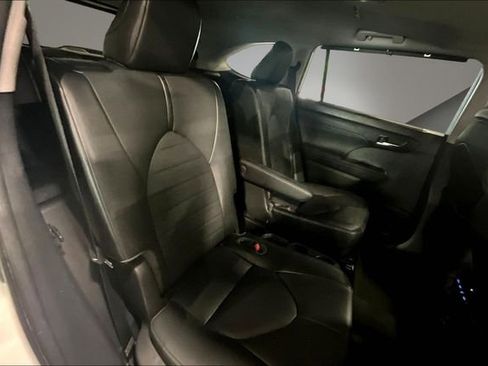 Used 2021 Toyota Highlander XLE AWD/4WD image 25