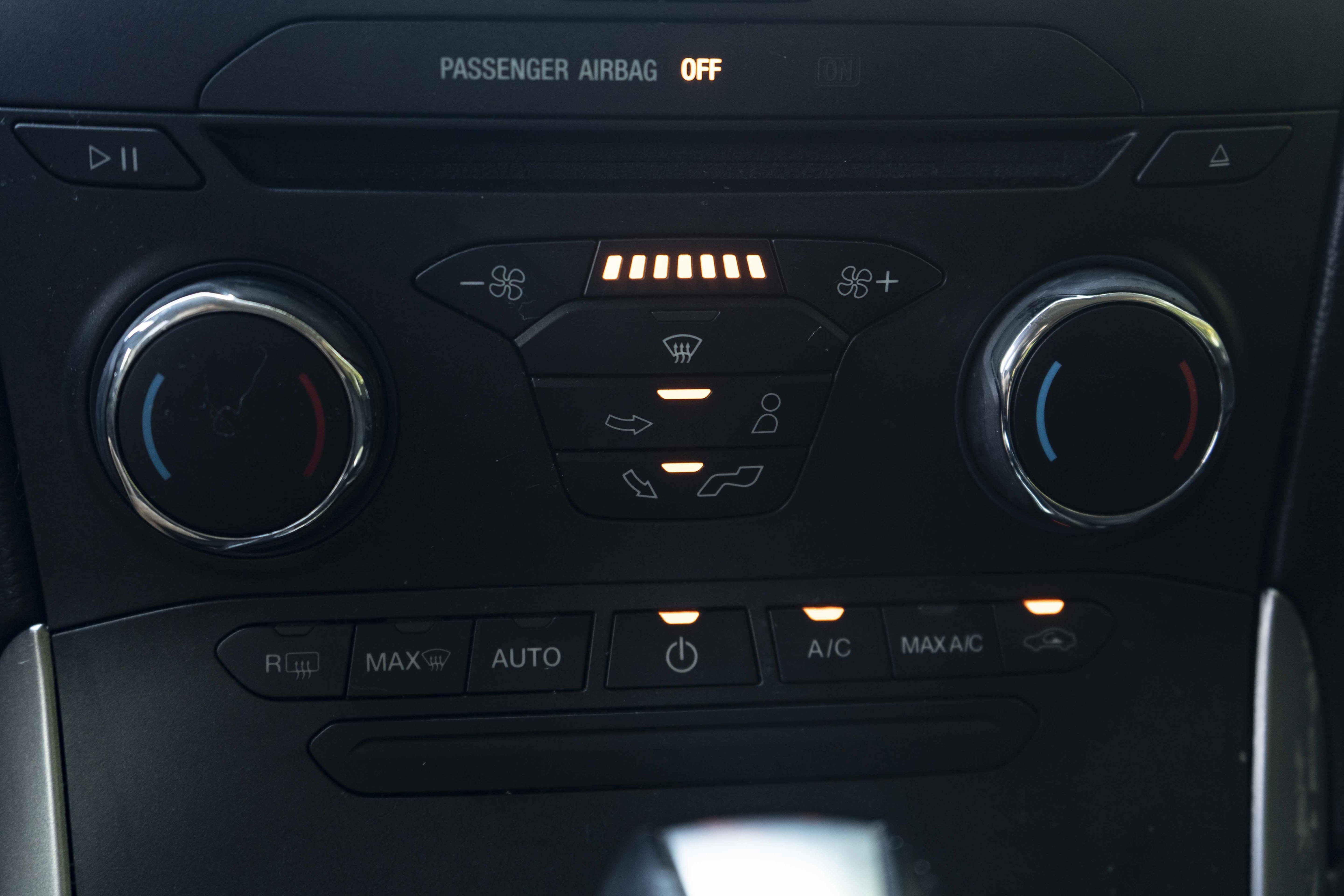 Used 2018 Ford Edge SEL FWD image 30
