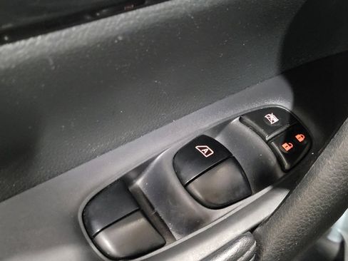 Used 2017 Nissan Rogue S image 27