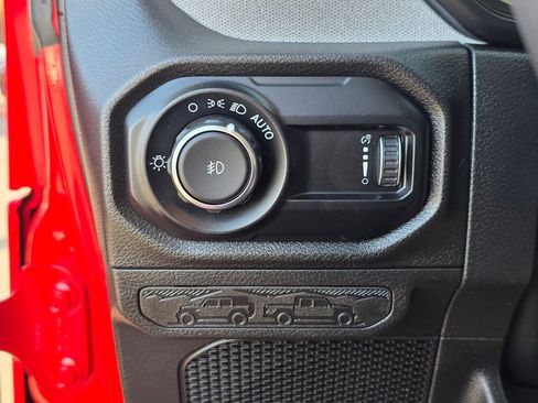 Used 2025 Jeep Wrangler Unlimited Sport AWD/4WD image 39