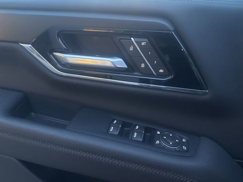 Used 2025 GMC Yukon XL Denali image 16