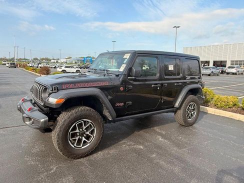 Used 2024 Jeep Wrangler Unlimited Rubicon image 2