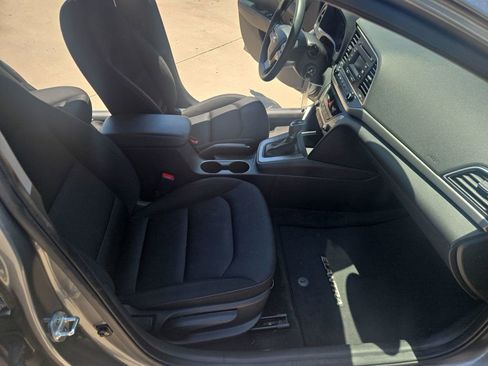 Used 2018 Hyundai Elantra SE FWD image 16