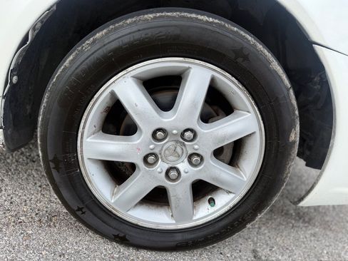 Used 2001 Toyota Avalon XLS FWD image 17