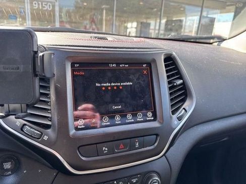 Used 2021 Jeep Cherokee Trailhawk image 37