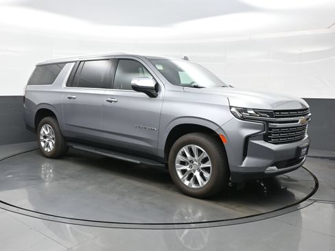 Used 2023 Chevrolet Suburban Premier AWD/4WD image 8