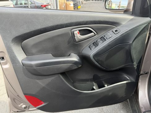 Used 2012 Hyundai Tucson Limited w/ Premium Pkg FWD image 10