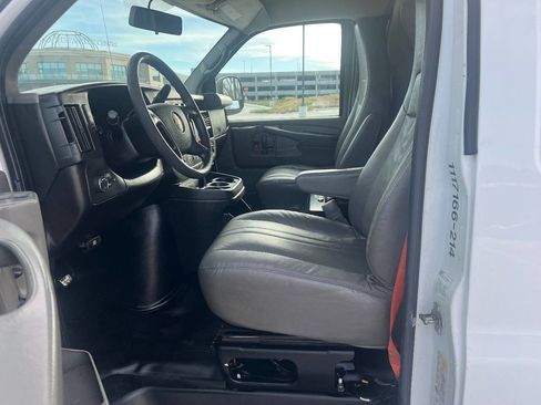 Used 2014 Chevrolet Express 2500 image 8