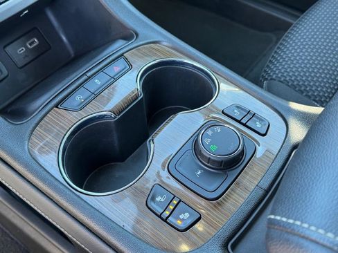 Used 2023 GMC Acadia SLE w/ Driver Convenience Package image 23